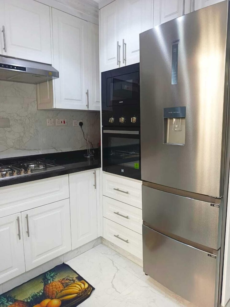 Lux Suites Grandville Apartments