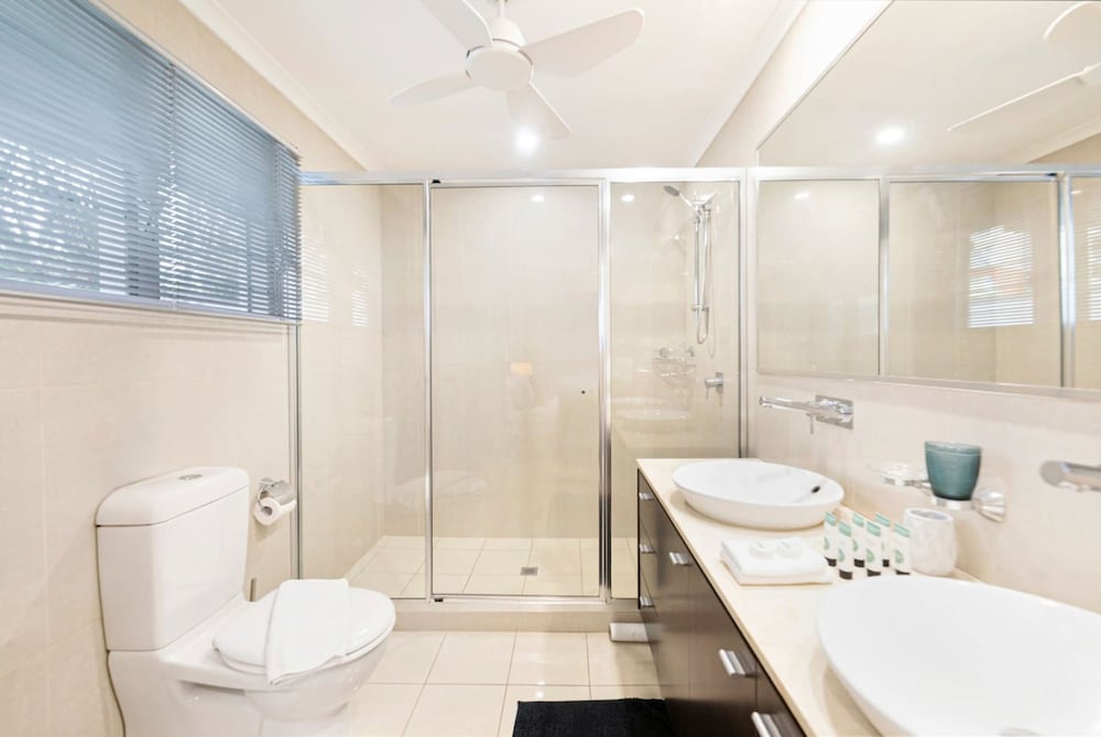 Zen Saltwater Retreat Balcony Pool Seaview