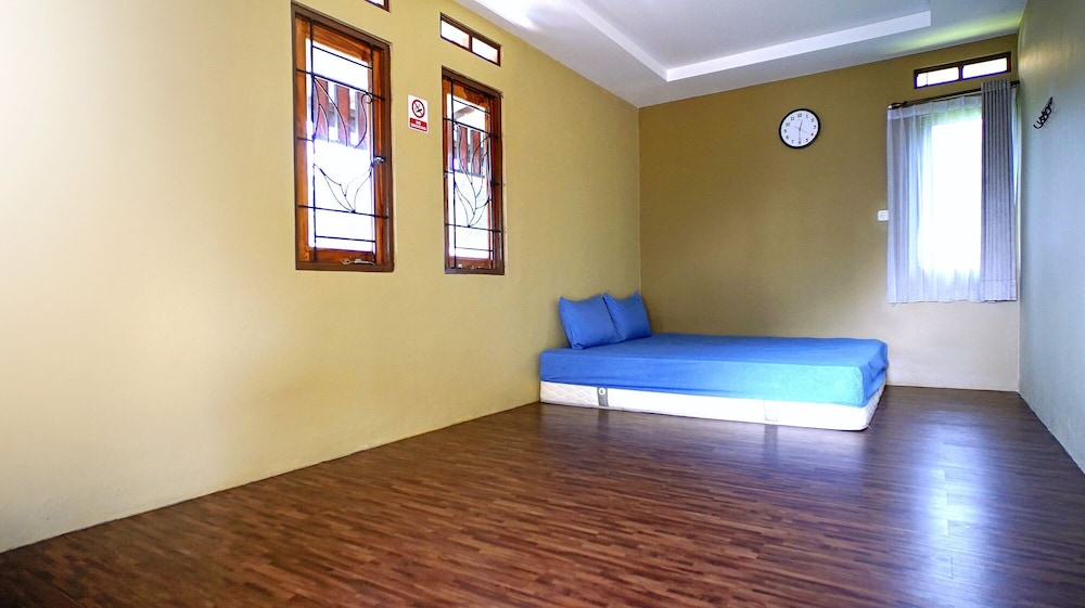 Villa Lisandsa by Ruang Nyaman view 4