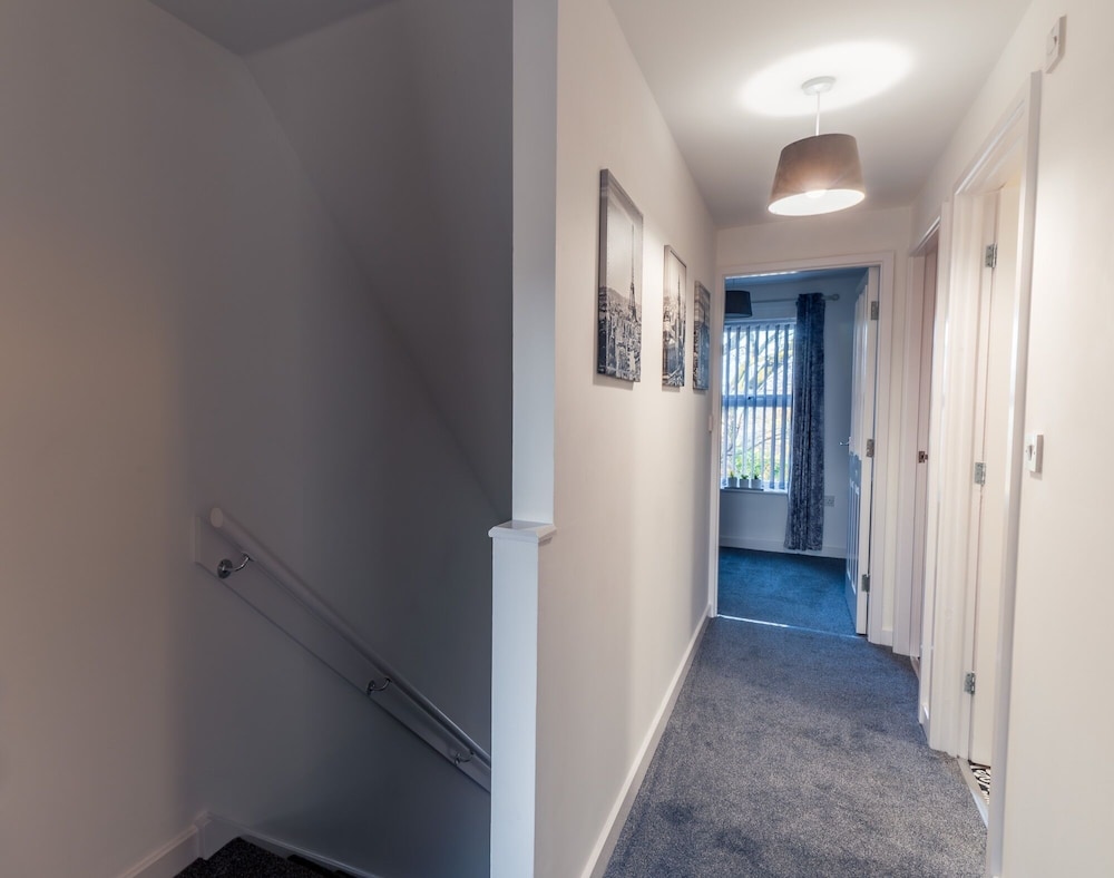 Stylish 3-bedroom House With Parking - Sleeps 6