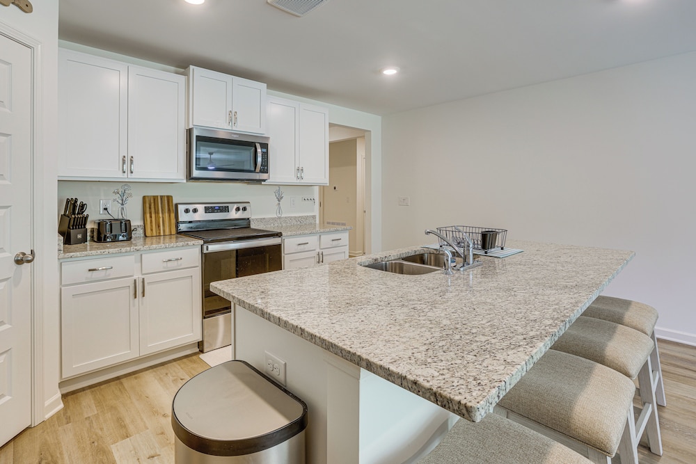 Bama Game Day Base: Newly Built Home Near UA!