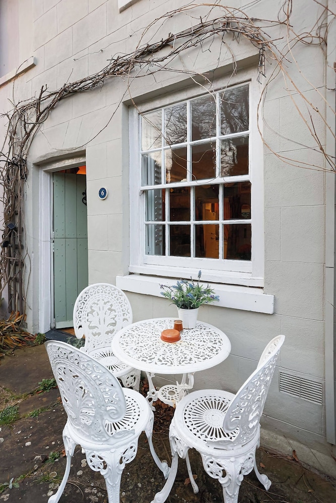 Artists Hideaway in Cowfold