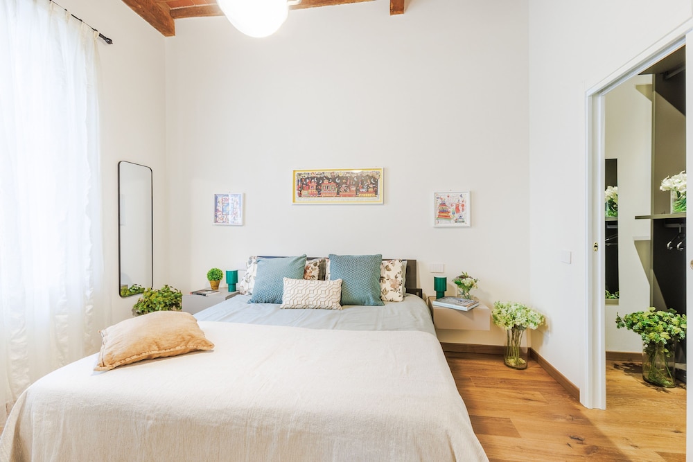 Lunav House in Lucca