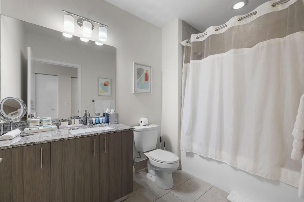 Spacious 2-Bedroom Condo at Doral Park