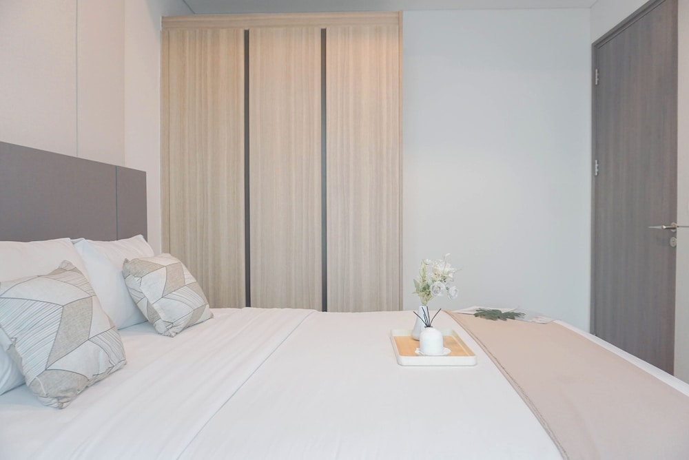 Modern Designed And Strategic 1Br Apartment Arumaya Residence