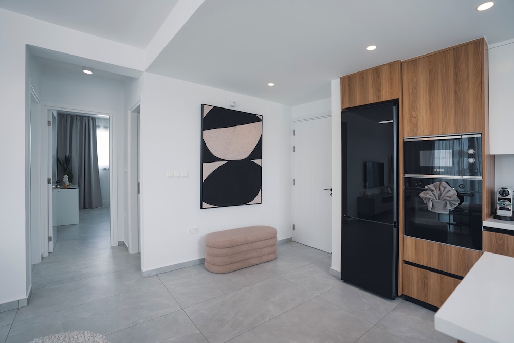 Elegant 2-bedroom Apt With Private Terrace