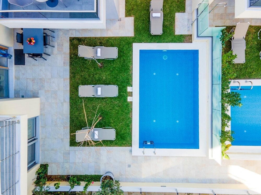 Park-view Pool Villa photo 3