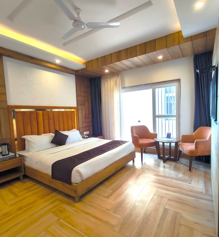 Luxury Inn by Stotrak Hotels