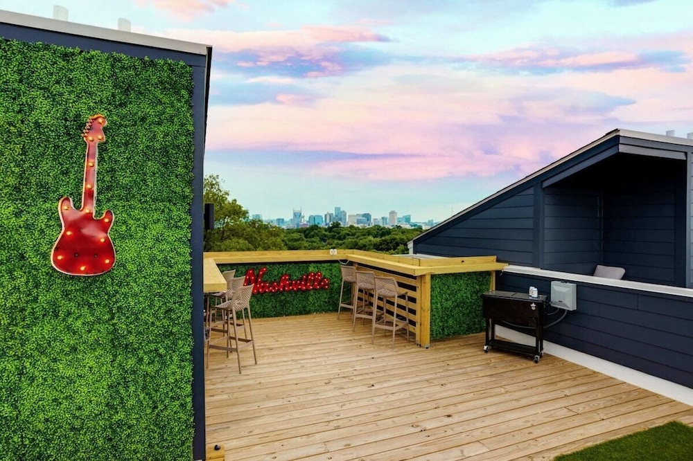 East Nash Oasis - 13 Beds - Going Fast