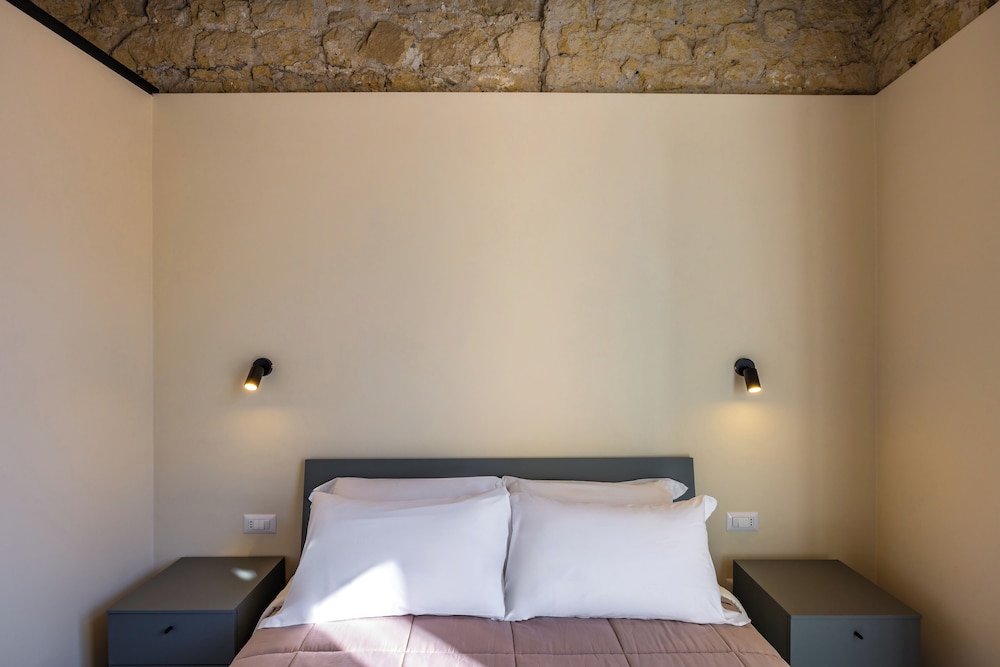 La Pinacoteca Aparthotel by NapoliApartments