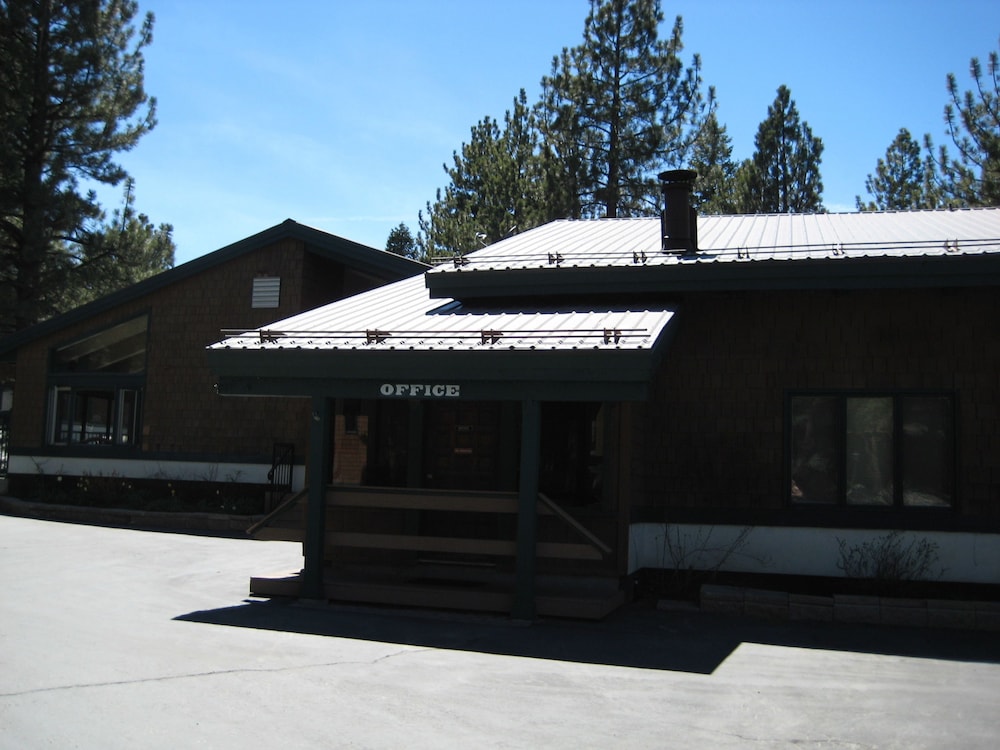 Chateau Sans Nom by Mammoth Reservation Bureau