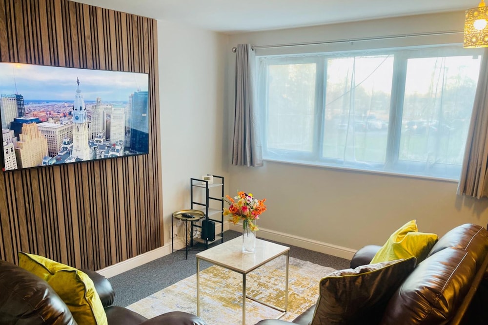 Ford House Retreat - 3 Bedroom Apartment