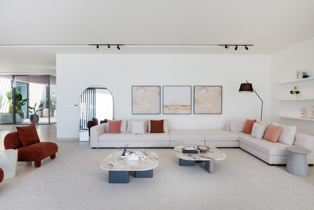 Luxe 4BR Villa Private Pool Beach Al Zorah