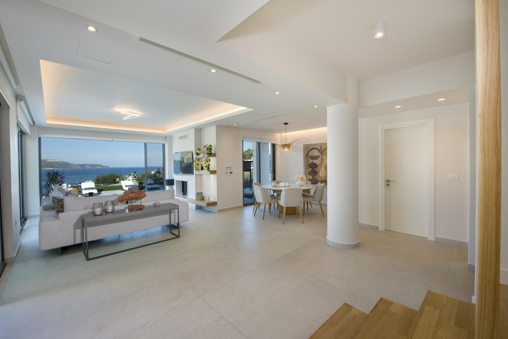 Royal Bird Villa in Kalives view 4
