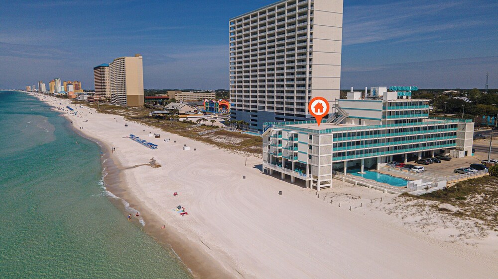 Coral Cove Beachfront Condo for 3 w/ Onsite Pool