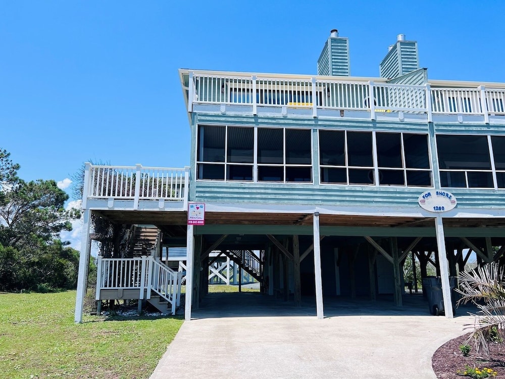 Fore Shore West- 4 Bedroom Home by RedAwning