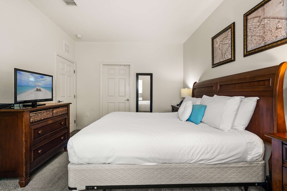 Upstay Modern 3BR Townhome w Pool Near Disney