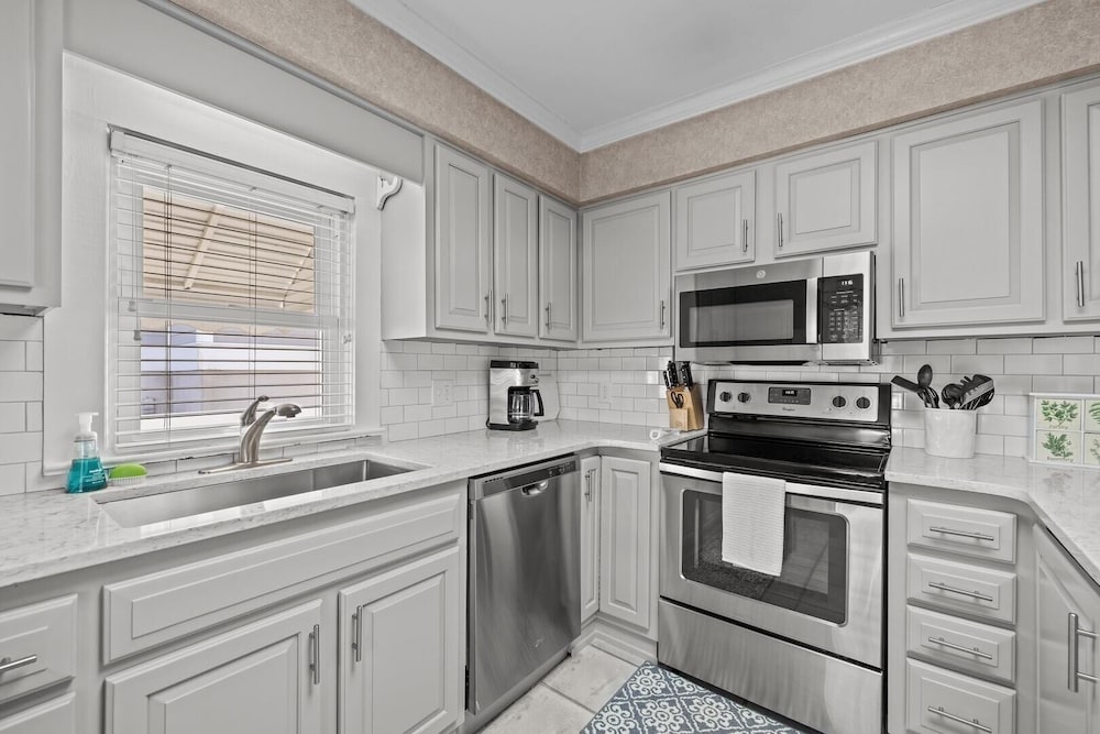 Pollock Cottage 6 Bedroom Home