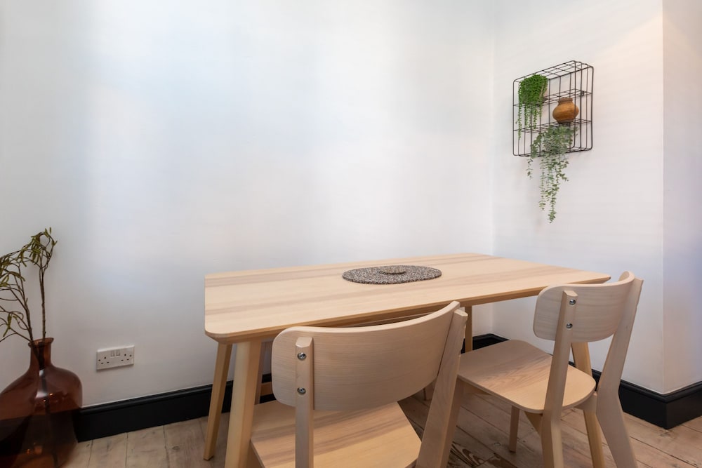 Serene and Spacious 1 Bedroom Garden Flat in Clapton