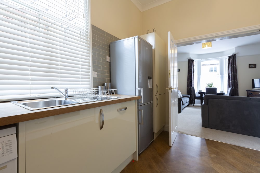 Apartment 32