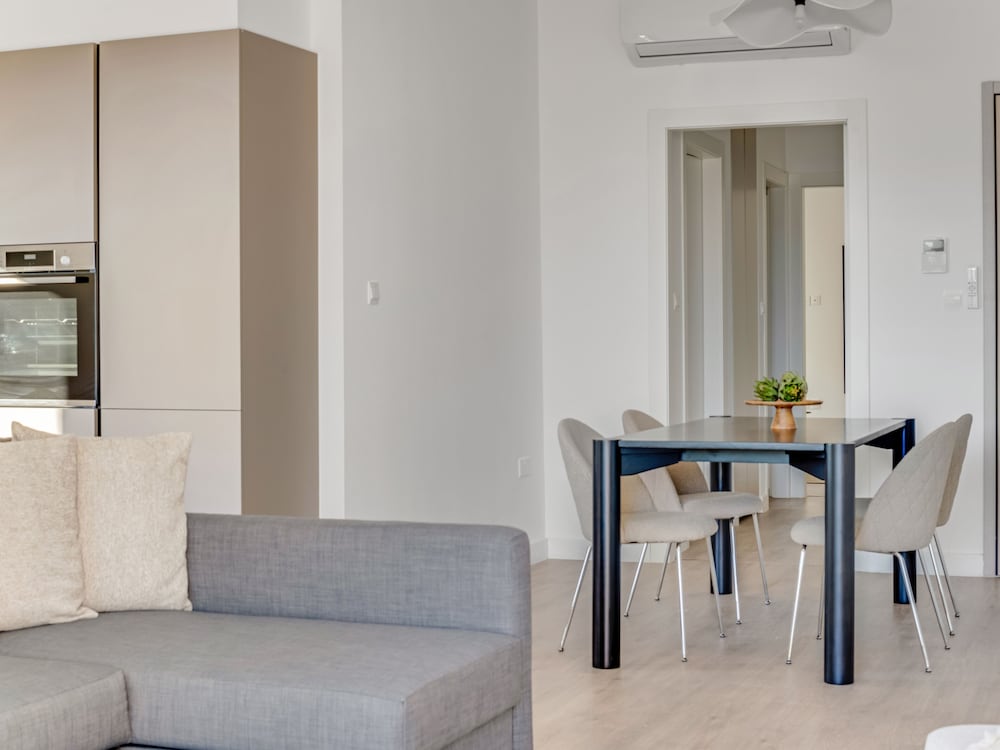 Sanders Crystal 1 - Delightful 2-bdr Apt With Shared Pool view 5