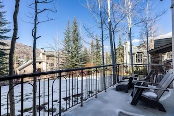 Ski-in Ski-out Townhome in Beaver Creek by RedAwning
