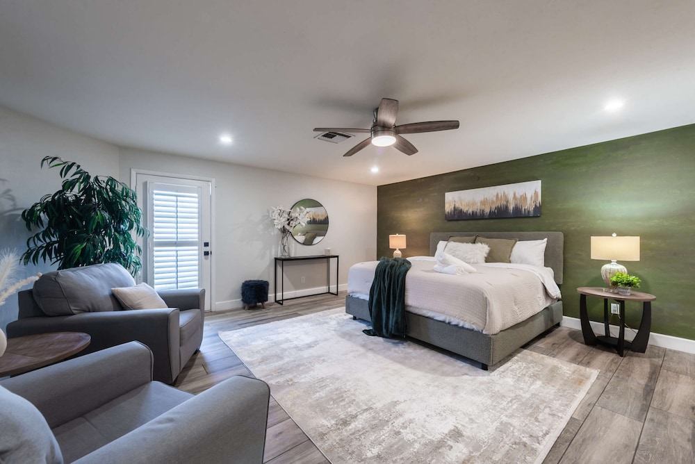 Phoenix 4 BDR Home With Outdoor Entertainment