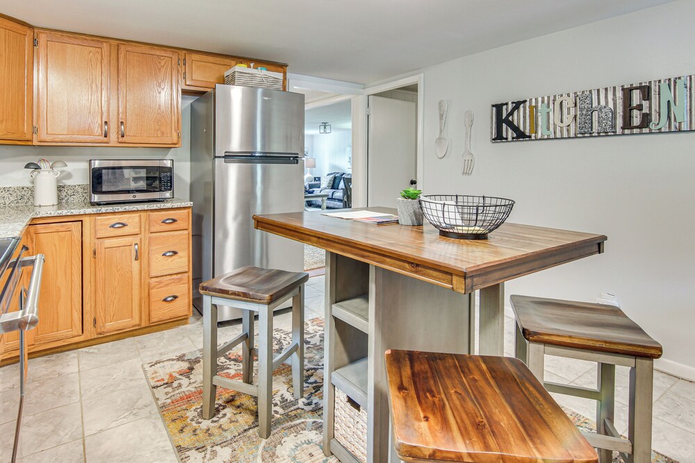 Private Hot Tub: Cottage Near Hikes & Pigeon River