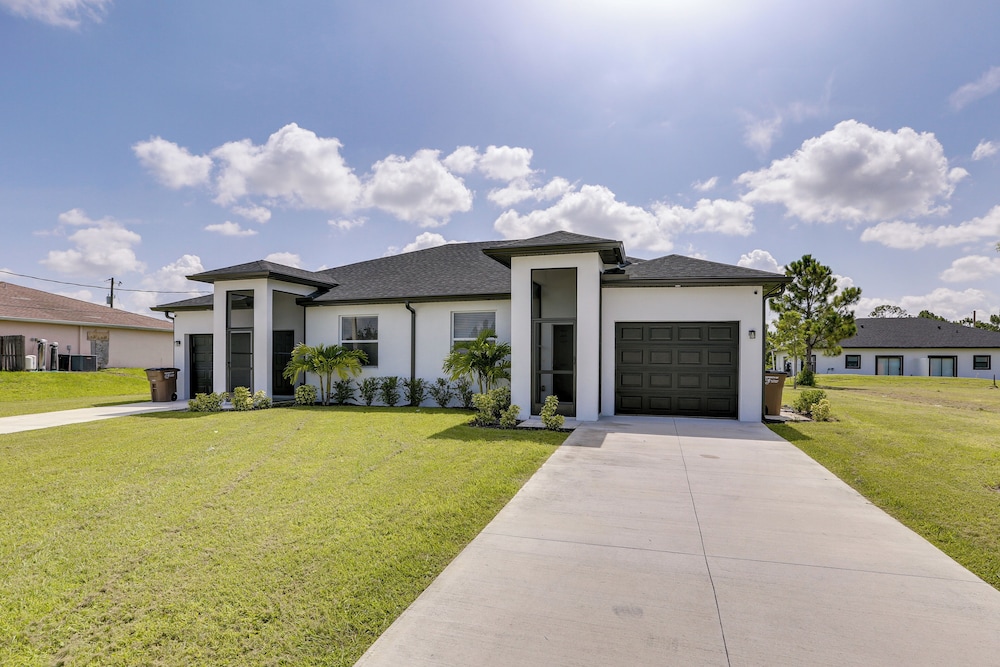 Lehigh Acres Family Getaway w/ Lanai + Golf Nearby