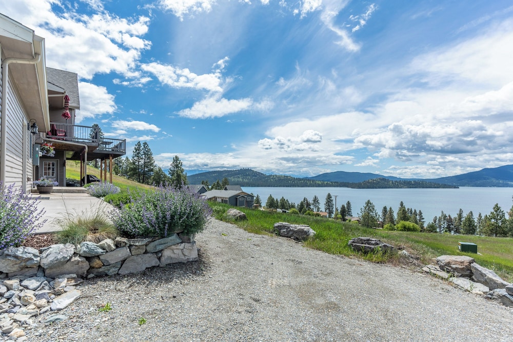 Spectacular Lake-view Retreat w/ Deck, Grill