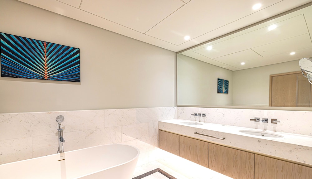 Palm Tower 1 BD Nakheel Mall High Floor