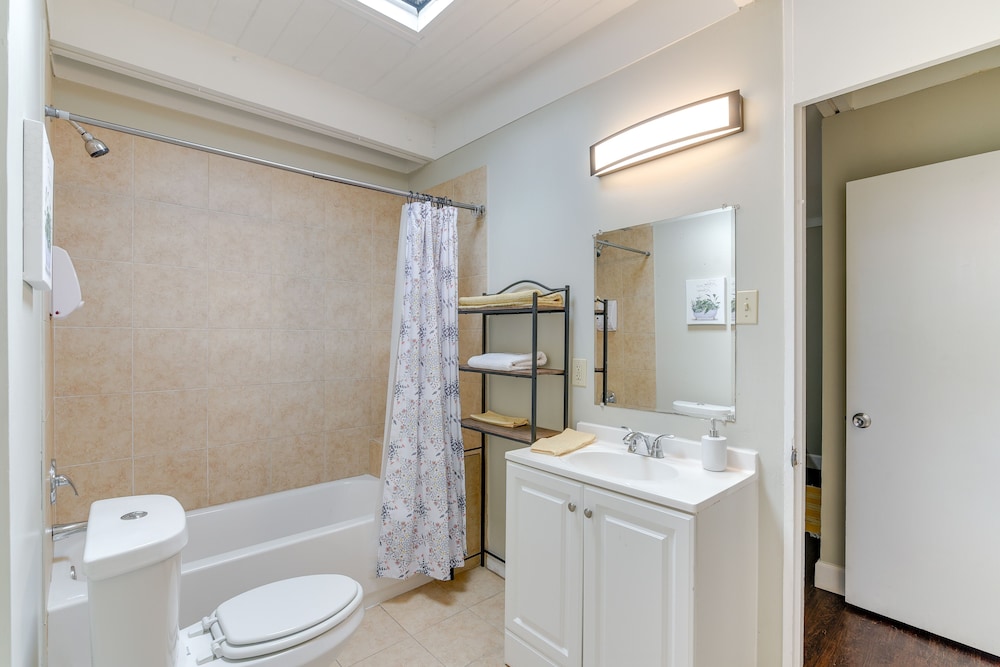 Walk to Beach: Galveston Vacation Rental!