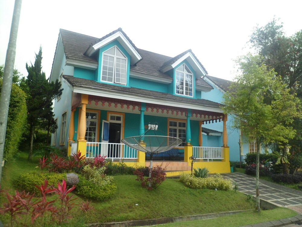 Villa Kota Bunga Violet