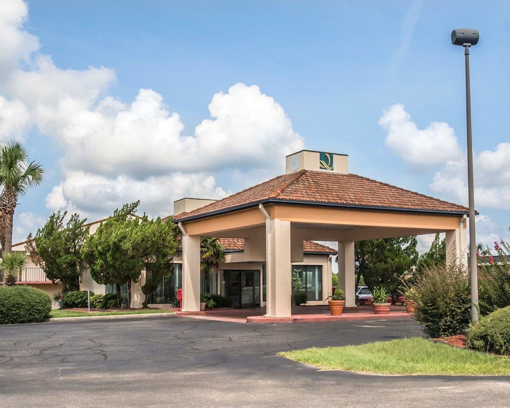 Marianna Vacations - Quality Inn Marianna - Property Image 17