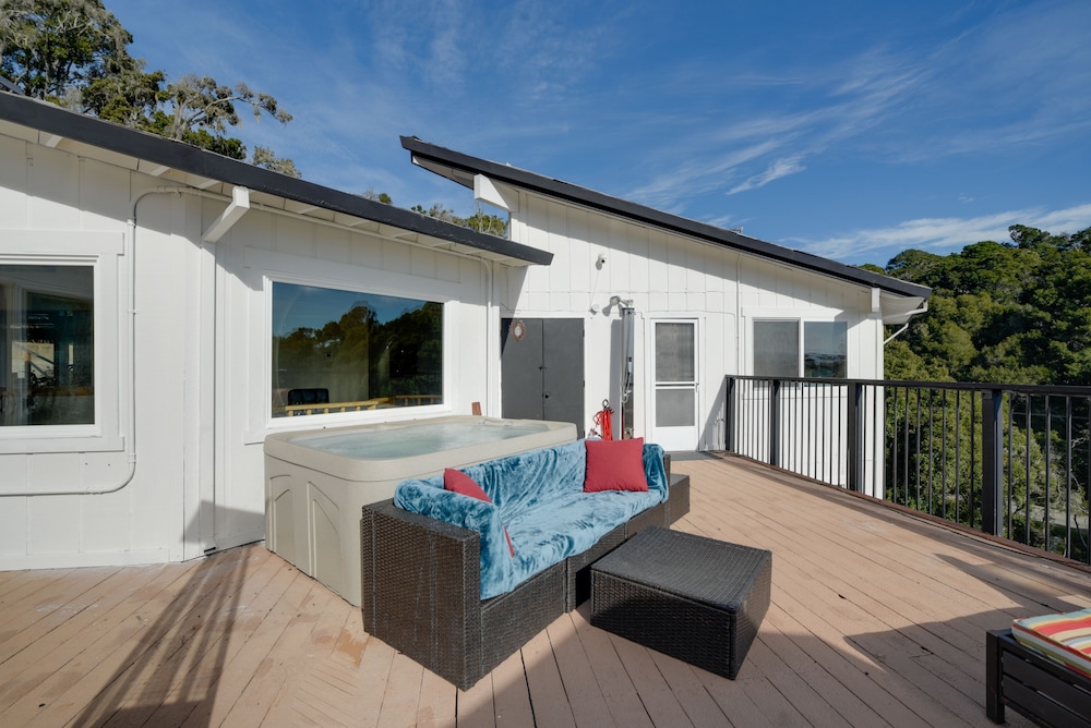 Aptos Home w/ Decks & Hot Tub - 2 Mi to Beach! view 5