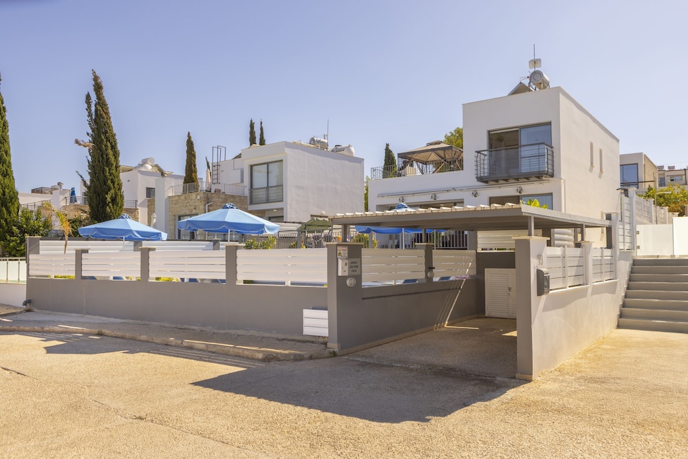 Lenias Sea View in Neo Chorio