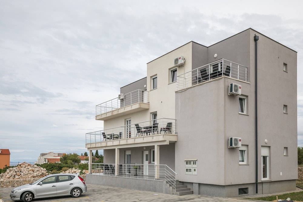 Lovely Apartment in Novalja near Sea Beach