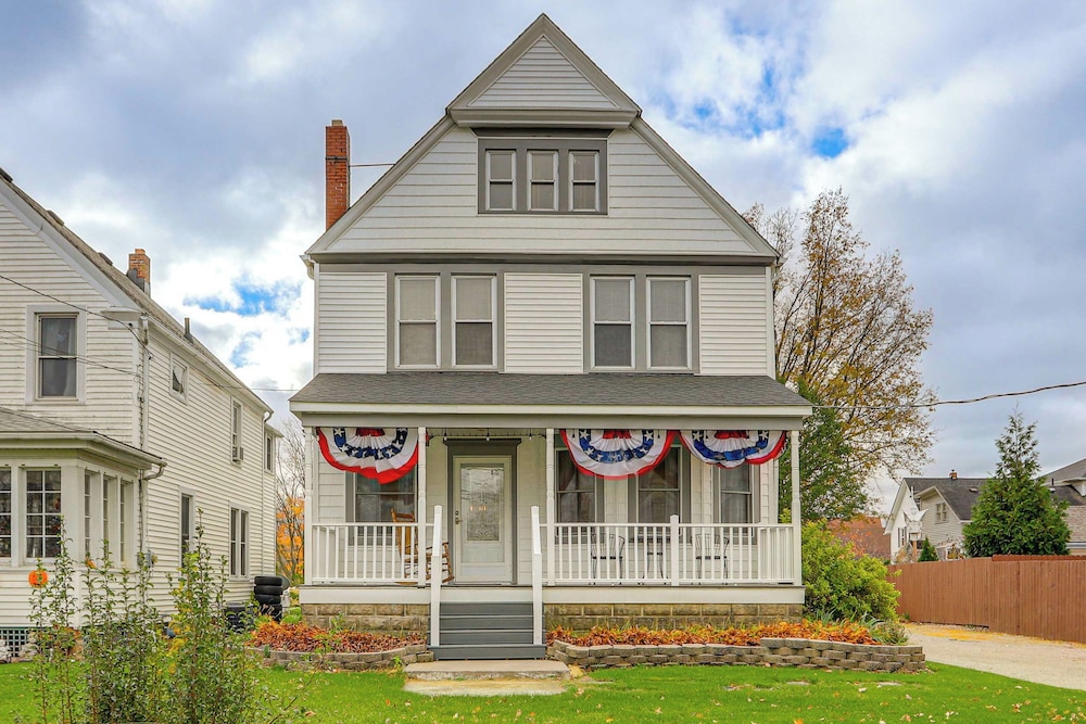 Walk to Beach: Home w/ Pool in Vermilion
