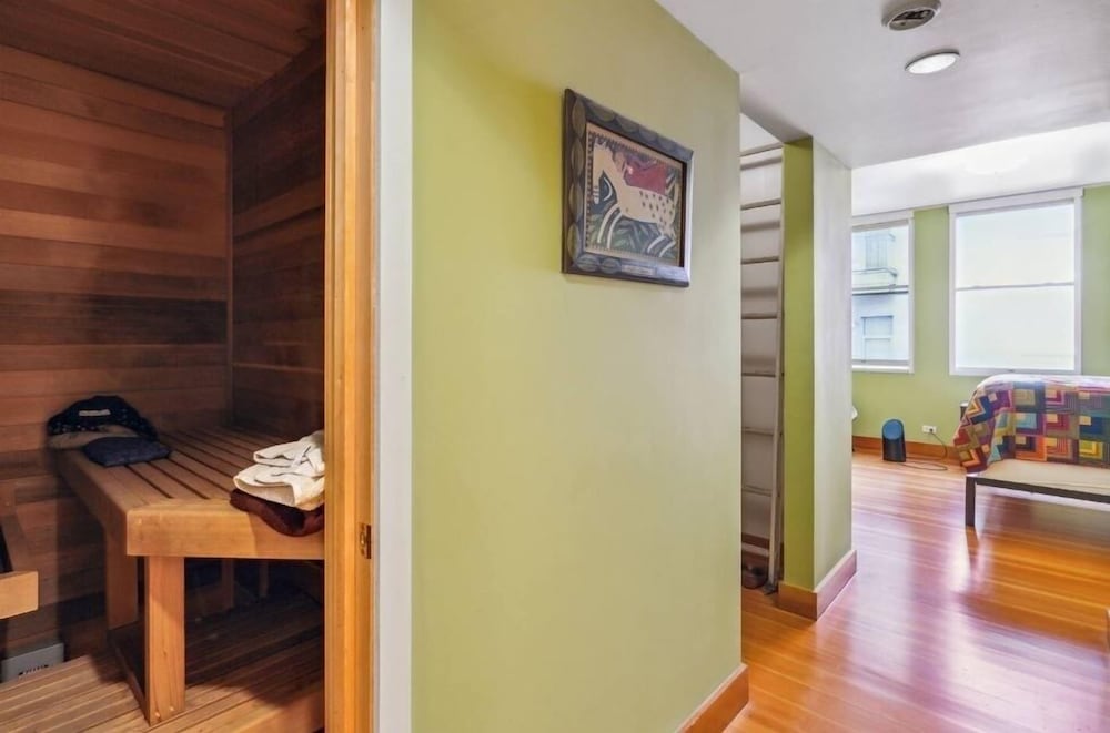 Surprisingly Unique 2br Urban Oasis W/ Sauna In Ny 2 Bedroom Home
