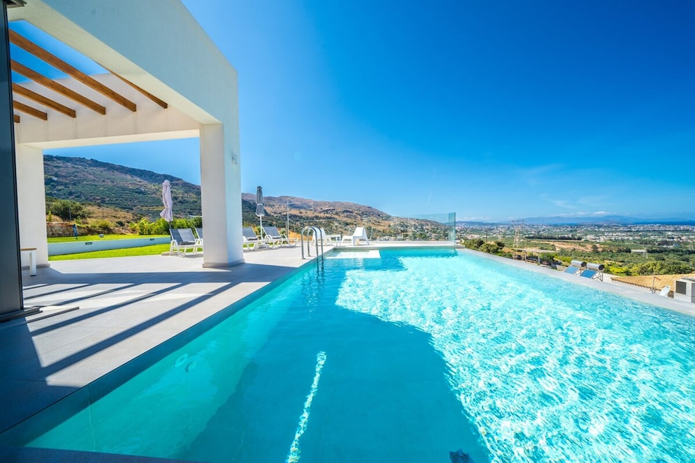 Villa Con Vista- Heated Pool 4 bdr Sleeps 8
