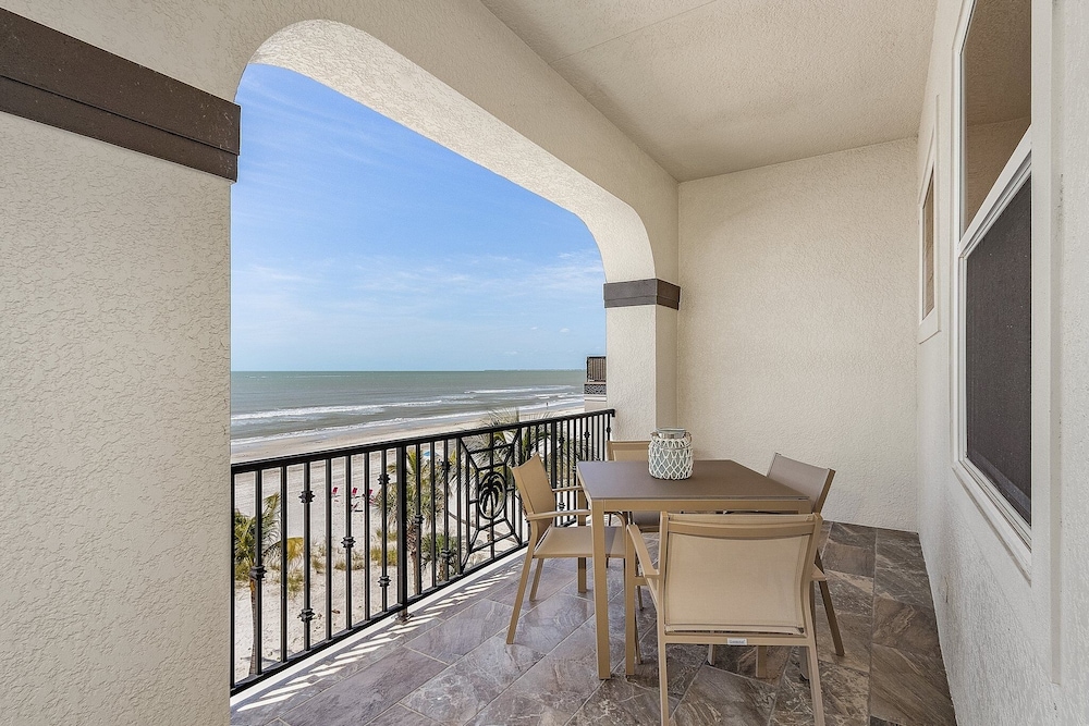 3134 Estero Blvd 5 Bedroom Home by RedAwning view 4