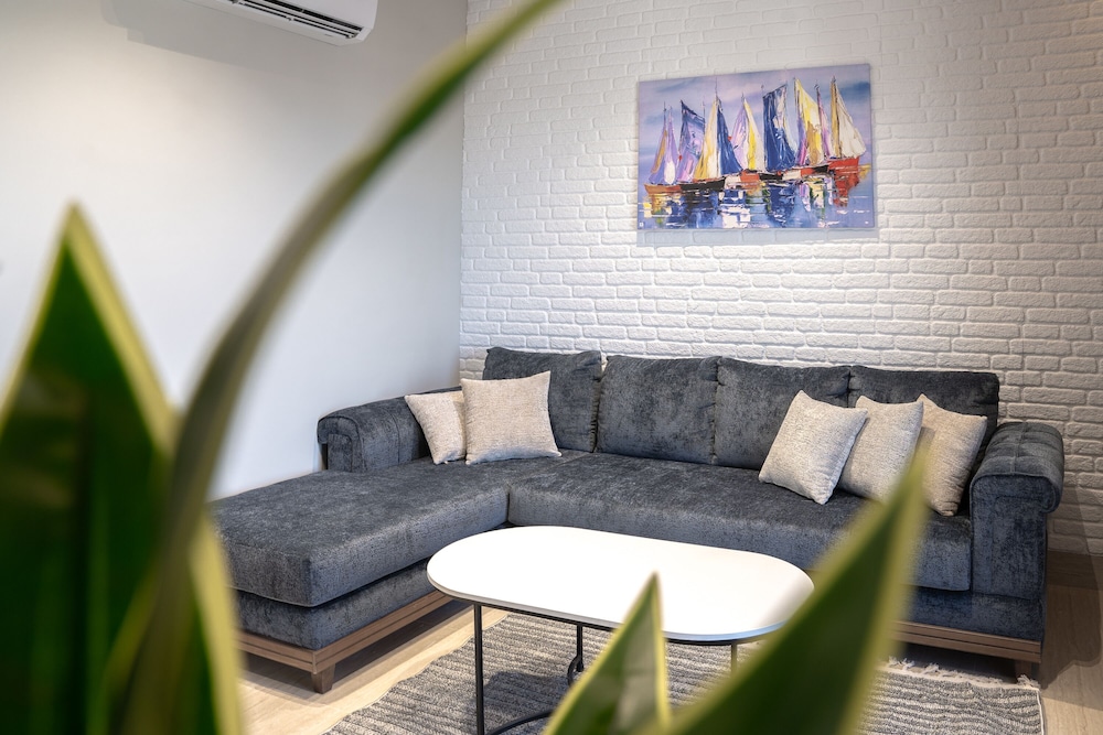 Luxury & Sophisticated Two BR Apt in Almadinah