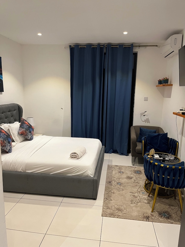 Easy Stay at Embassy Gardens Apartment