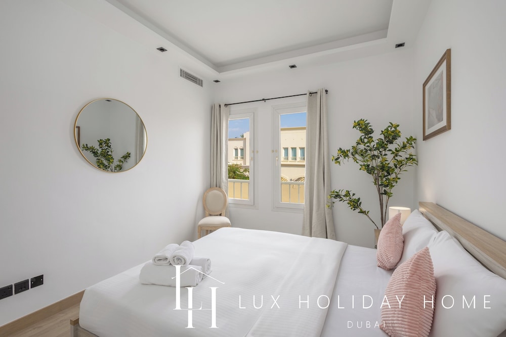 LUX The Serene Springs Villa