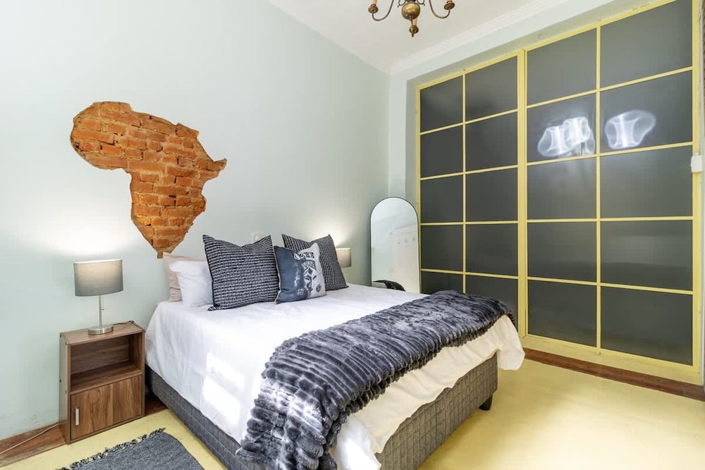 Funky Pet Friendly 2-bedroom Escape Bo-kaap