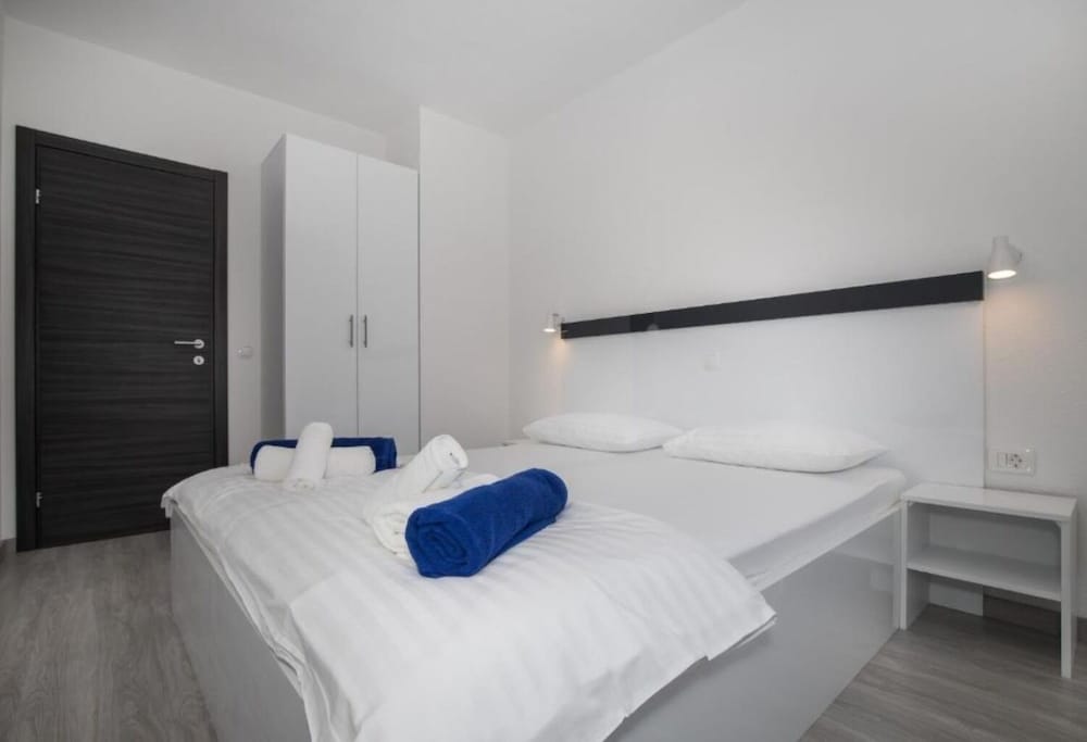 Jakov - Modern and Cosy With Pool - B2 view 5