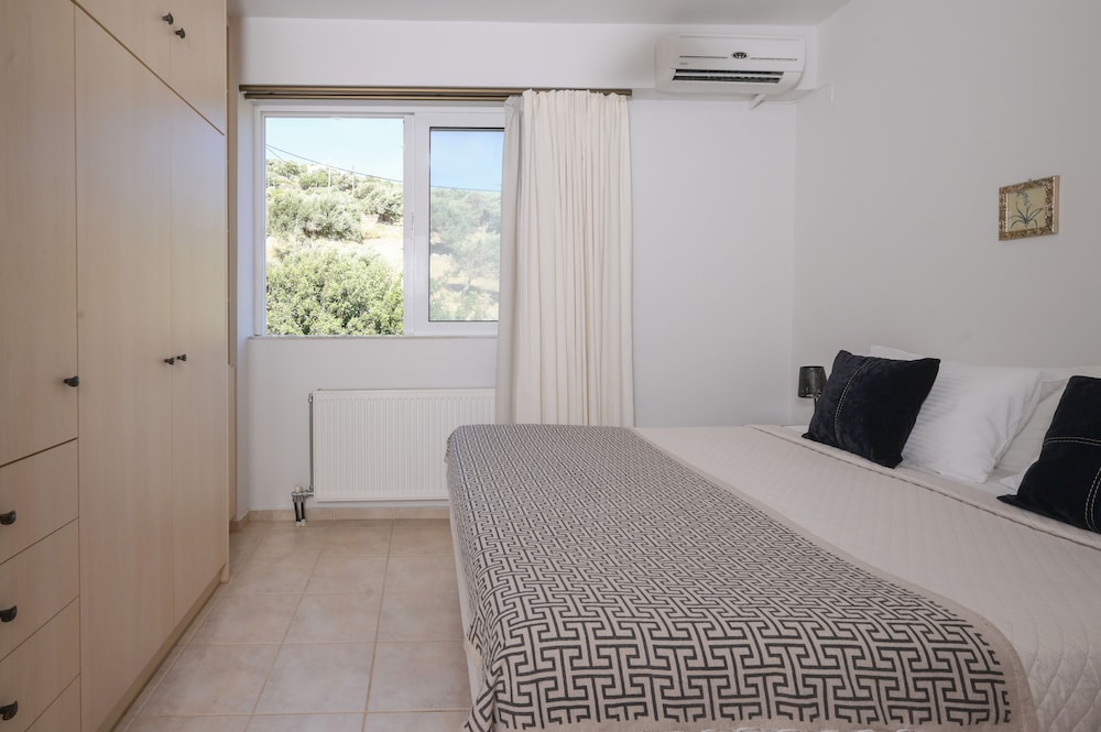 Antonis Apts - Physio Fitness Retreats