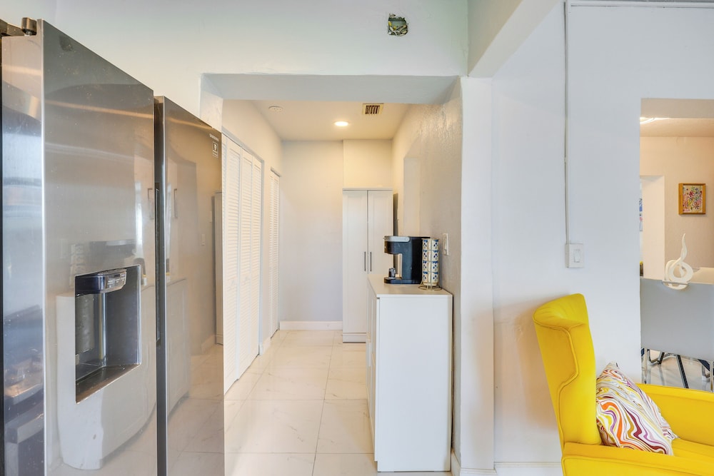 2 Mi to Hard Rock Stadium: Home w/ Spacious Yard