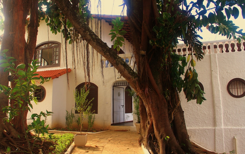 Casa & Mar Colonial