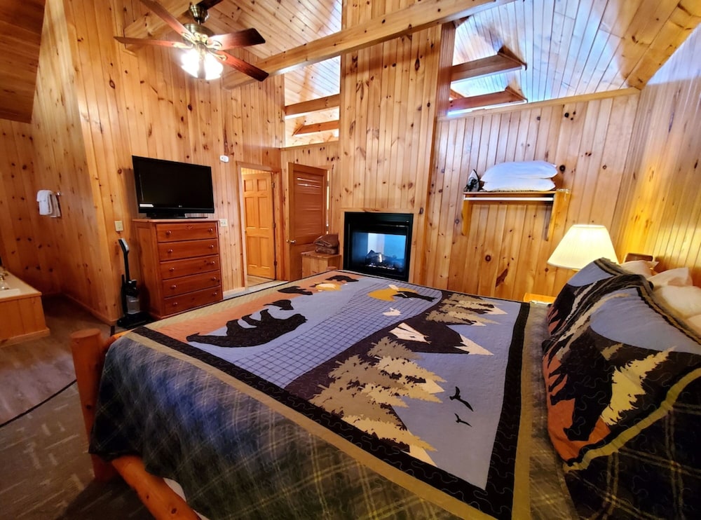 Urban Escape - 1BR King Cabin